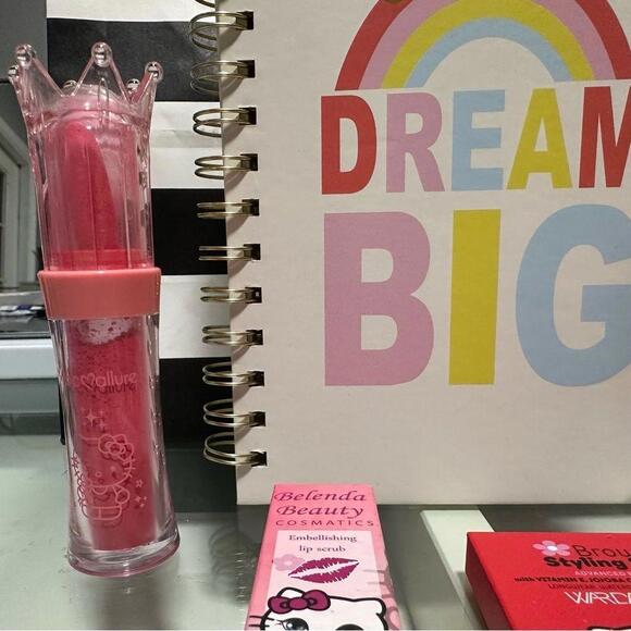 Hello Kitty Makeup Bundle - Picture 5 of 5